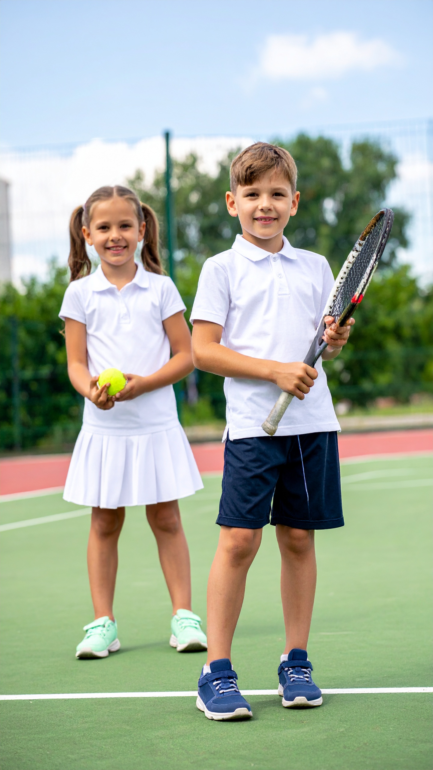 Firefly tenis dla dzieci, chłopiec i dziwczynka grają w tenisa 522142 Firefly tenis dla dzieci, chłopiec i dziwczynka grają w tenisa 522142